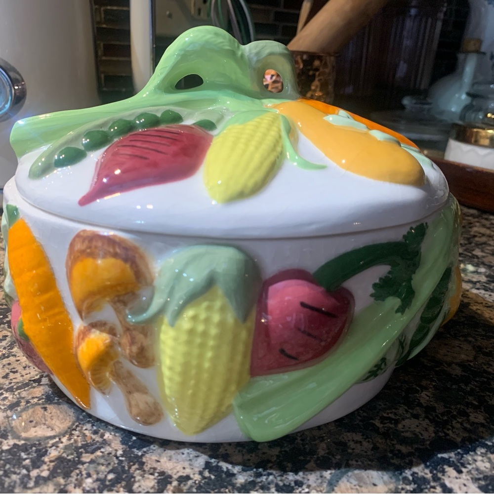 Colorful Ceramic Lid with Vegetables - Picture 2 of 12